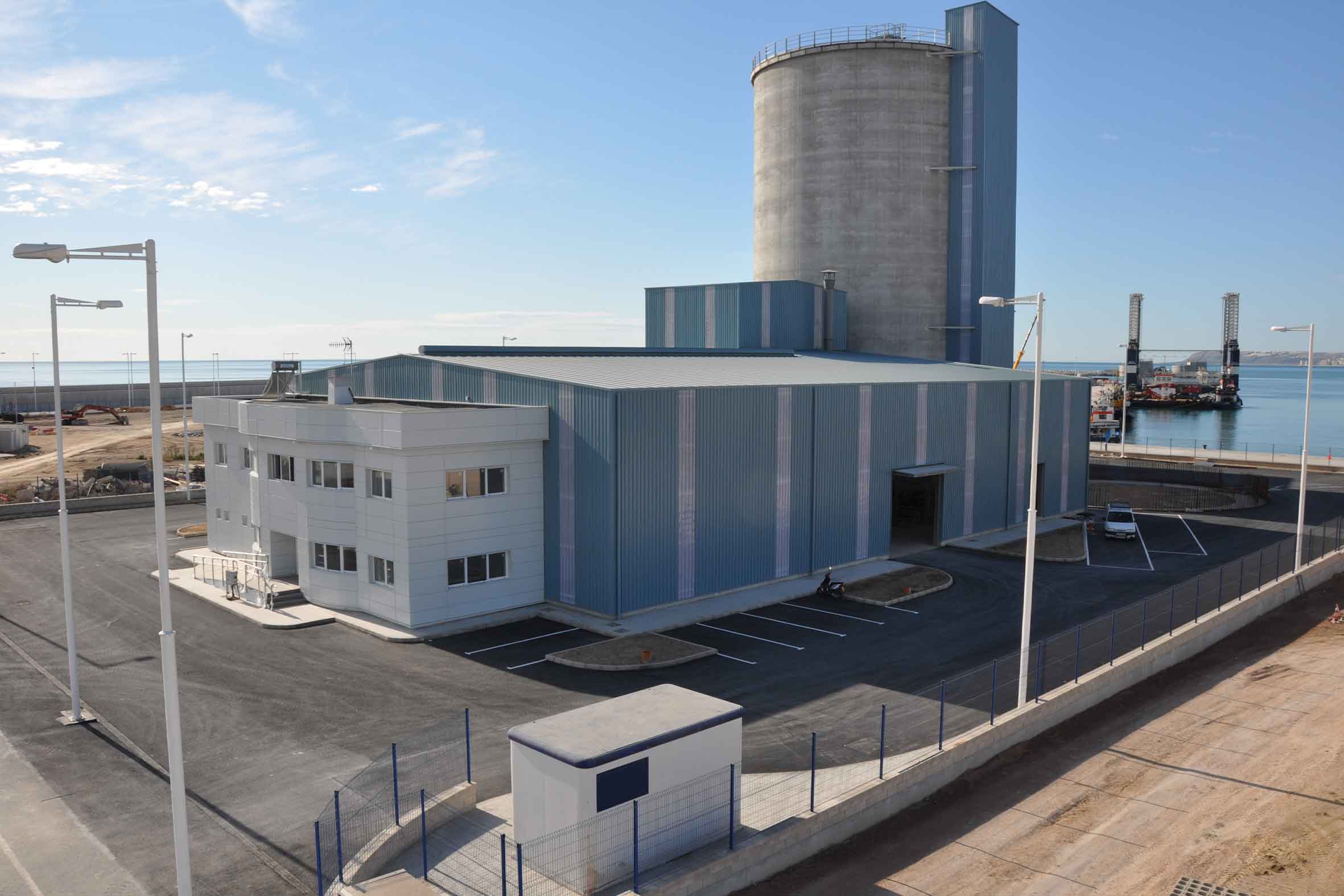 Silos for the storage of cements